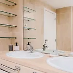 Villa Cascais/lisbon, Private Jacuzzi, Garden, Pool&barbecue House *