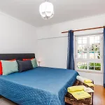 Villa Cascais/lisbon, Private Jacuzzi, Garden, Pool&barbecue House Oeiras