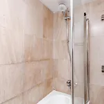 Cascais/lisbon, Private Jacuzzi, Garden, Pool&barbecue House * Oeiras