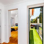 Villa Cascais/lisbon, Private Jacuzzi, Garden, Pool&barbecue House Oeiras
