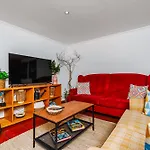 Cascais/lisbon, Private Jacuzzi, Garden, Pool&barbecue House * Oeiras