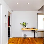 Villa Cascais/lisbon, Private Jacuzzi, Garden, Pool&barbecue House *
