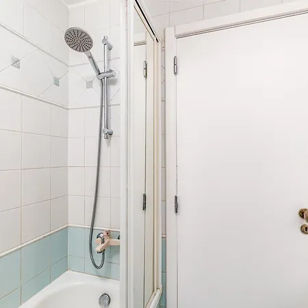 Vila Jacuzzi, Garden, Pool & Barbecue House, 15mn From Lisbon Center Oeiras