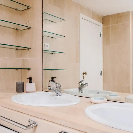 Vila Jacuzzi, Garden, Pool & Barbecue House, 15mn From Lisbon Center *