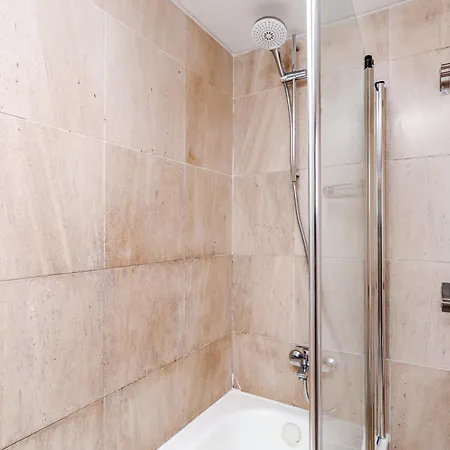 Jacuzzi, Garden, Pool & Barbecue House, 15mn From Lisbon Center * Oeiras