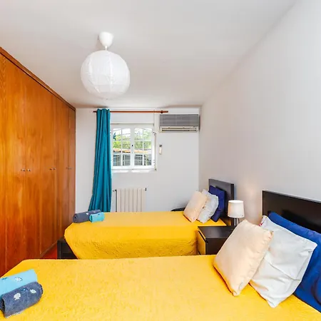 Jacuzzi, Garden, Pool & Barbecue House, 15mn From Lisbon Center * Oeiras