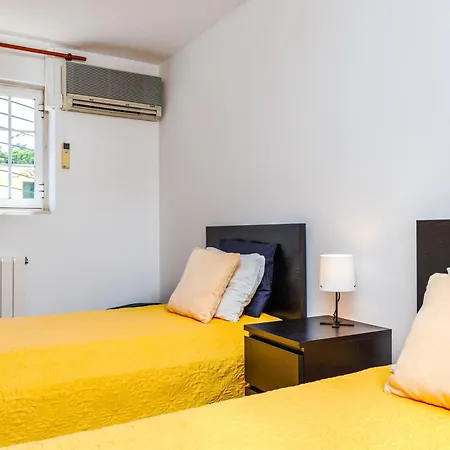 Vila Jacuzzi, Garden, Pool & Barbecue House, 15mn From Lisbon Center Oeiras