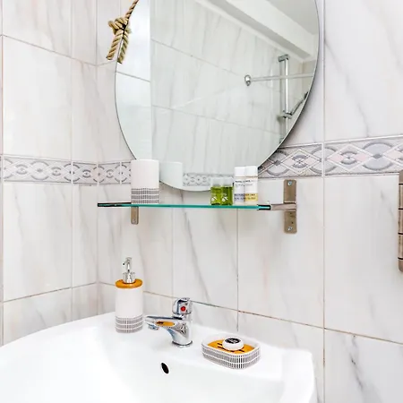 Jacuzzi, Garden, Pool & Barbecue House, 15mn From Lisbon Center * Oeiras