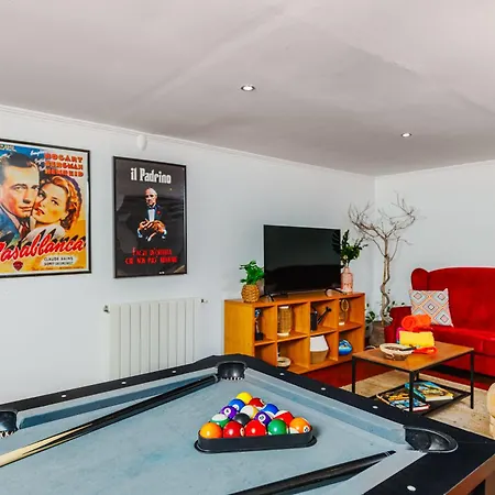 Jacuzzi, Garden, Pool & Barbecue House, 15mn From Lisbon Center *