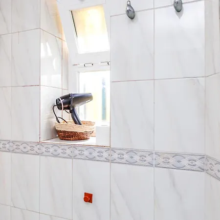 Jacuzzi, Garden, Pool & Barbecue House, 15mn From Lisbon Center Vila