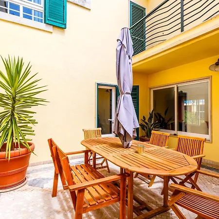 Jacuzzi, Garden, Pool & Barbecue House, 15mn From Lisbon Center Vila