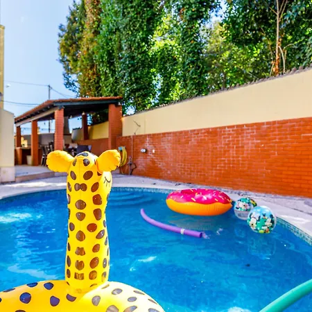 Vila Jacuzzi, Garden, Pool & Barbecue House, 15mn From Lisbon Center *