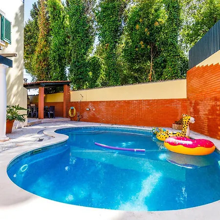 Vila Jacuzzi, Garden, Pool & Barbecue House, 15mn From Lisbon Center