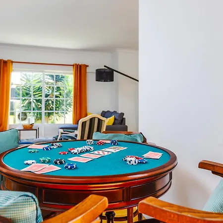 Jacuzzi, Garden, Pool & Barbecue House, 15mn From Lisbon Center *