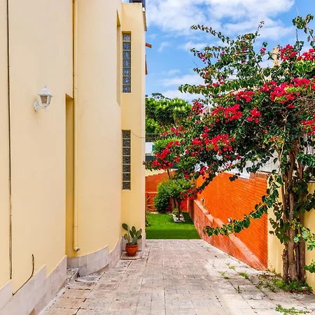 Vila Jacuzzi, Garden, Pool & Barbecue House, 15mn From Lisbon Center